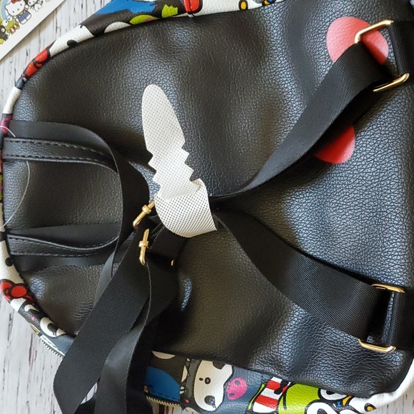 🆕️ CUTE SANRIO HELLO KITTY AND FRIENDS MINI BACKPACK 🖤💕 - Picture 7 of 7